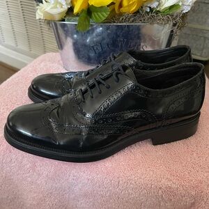 Size 8 black women’s loafers